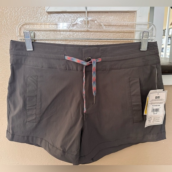 NWT Colosseum Outdoors Women’s Hiking Walking Shorts Size Small Gray - Picture 1 of 8